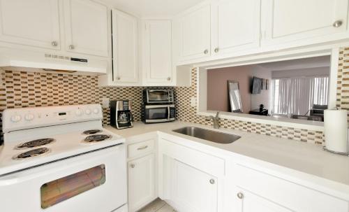 Designer River View Apartments near Las Olas Boulevard Designer River View Apartments near Las Olas Boulevard