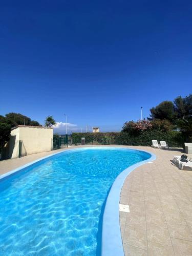 Swimming pool, Appartement Marineland Sea View in Les Groules Swimming pool, Appartement Marineland Sea View in Les Groules