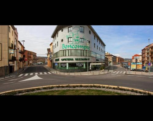 Hotel BONCOMPTE in Ponts Hotel BONCOMPTE in Ponts