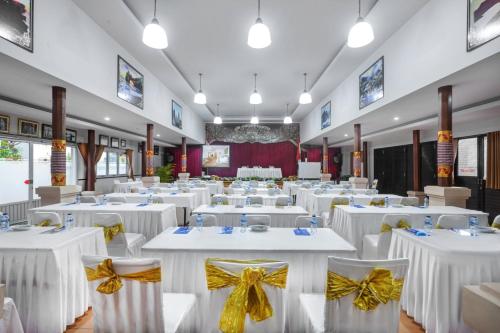 Banquet hall, Dewi Sinta Hotel and Restaurant in Tanah Lot Banquet hall, Dewi Sinta Hotel and Restaurant in Tanah Lot