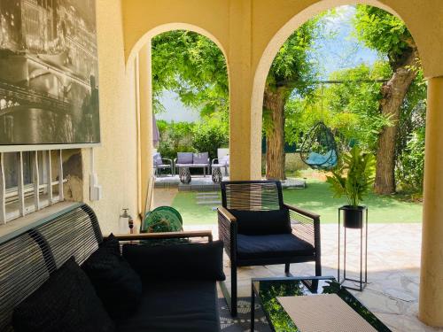 Belle villa à 5 mn du centre avec grd jaccuzy (Belle villa a 5 mn du centre avec grd jaccuzy) in Estanove Belle villa à 5 mn du centre avec grd jaccuzy (Belle villa a 5 mn du centre avec grd jaccuzy) in Estanove