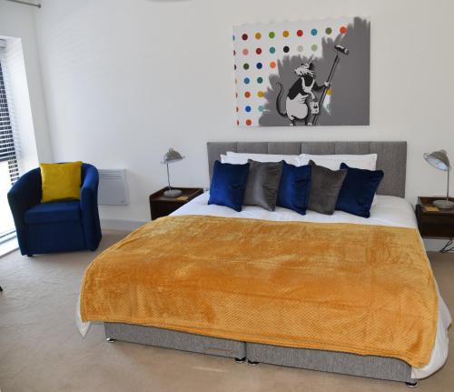 FANTASTIC 2 Dbl Bedroom Apt. FREE off-road parking