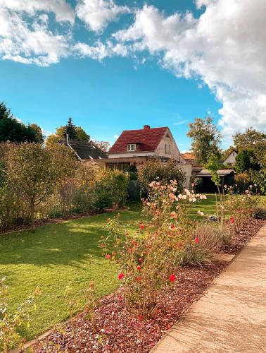 Garden, Karowlina Cozy House Berlin 1-4 Person in Weissensee Garden, Karowlina Cozy House Berlin 1-4 Person in Weissensee