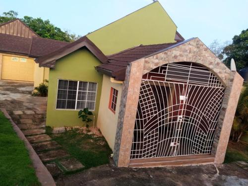 Exterior view, Gables Vacation Rentals with Private Gated Parking Onsite in Ocho Rios Exterior view, Gables Vacation Rentals with Private Gated Parking Onsite in Ocho Rios
