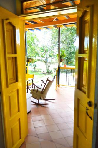 Casa Finca Villa Luz a 800 mts del Parque del Café (Casa Finca Villa Luz a 800 mts del Parque del Cafe) in الجبل الأسود Casa Finca Villa Luz a 800 mts del Parque del Café (Casa Finca Villa Luz a 800 mts del Parque del Cafe) in الجبل الأسود