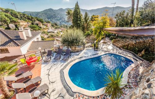 Piscina, Amazing apartment in Argentona with 3 Bedrooms, WiFi and Outdoor swimming pool in Argentona Piscina, Amazing apartment in Argentona with 3 Bedrooms, WiFi and Outdoor swimming pool in Argentona