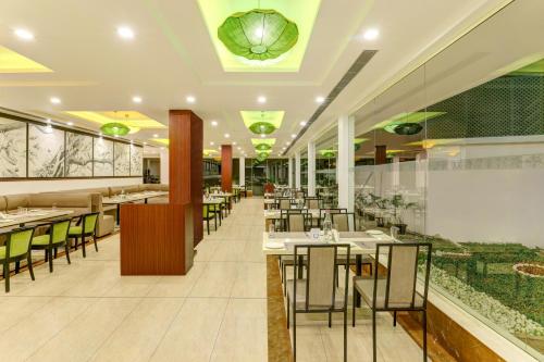 Eten en drinken, Lemon Tree Hotel Port Blair near Veer Savarkar International Airport Eten en drinken, Lemon Tree Hotel Port Blair near Veer Savarkar International Airport