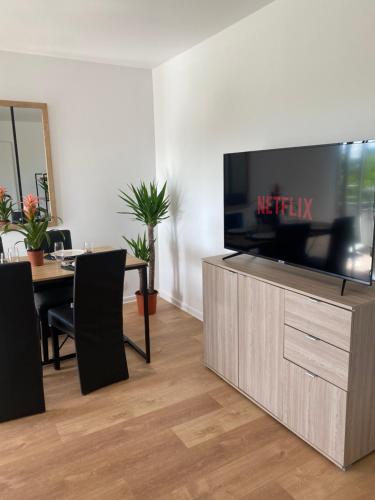 Bel Appartement 59m2 terrasse / wifi / netflix in Montigny Le Bretonneux Bel Appartement 59m2 terrasse / wifi / netflix in Montigny Le Bretonneux