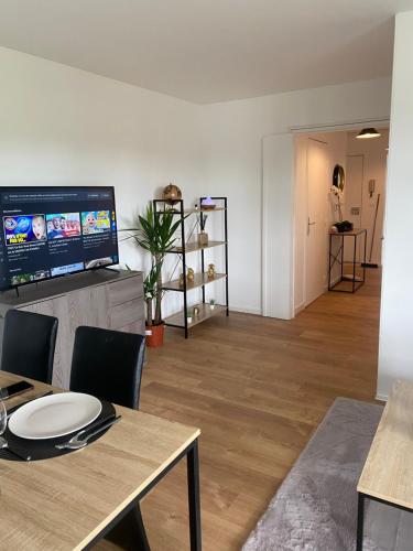 Bel Appartement 59m2 terrasse / wifi / netflix in Montigny Le Bretonneux Bel Appartement 59m2 terrasse / wifi / netflix in Montigny Le Bretonneux
