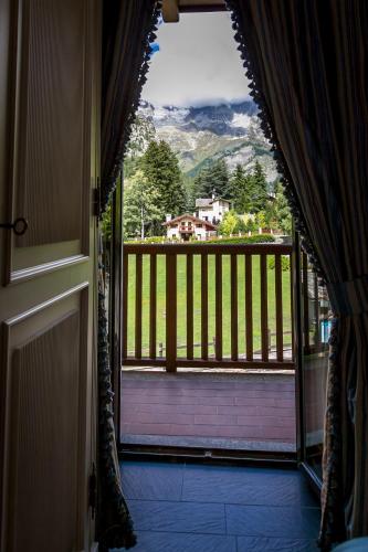 Erkély/terasz, Hotel Lo Scoiattolo in Courmayeur Városközpont Erkély/terasz, Hotel Lo Scoiattolo in Courmayeur Városközpont