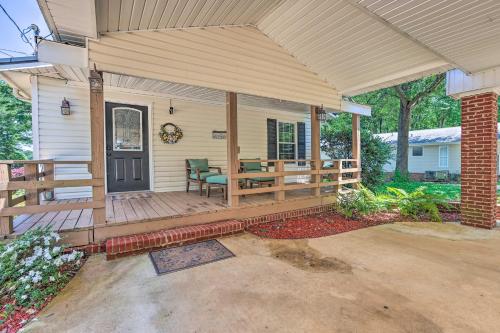 The Lake Escape Boat Dock, Paddle Board, Kayak! in Pell City (AL) The Lake Escape Boat Dock, Paddle Board, Kayak! in Pell City (AL)