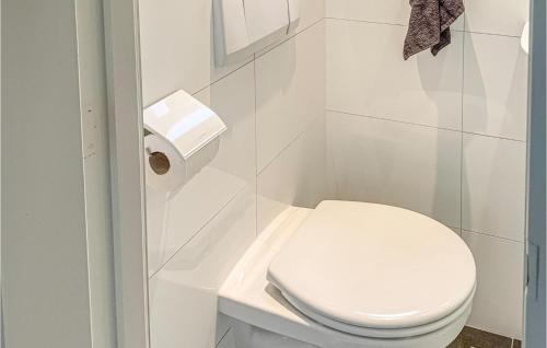 Bathroom, Amazing caravan in Hattemerbroek with WiFi and 1 Bedrooms in Hattemerbroek Bathroom, Amazing caravan in Hattemerbroek with WiFi and 1 Bedrooms in Hattemerbroek