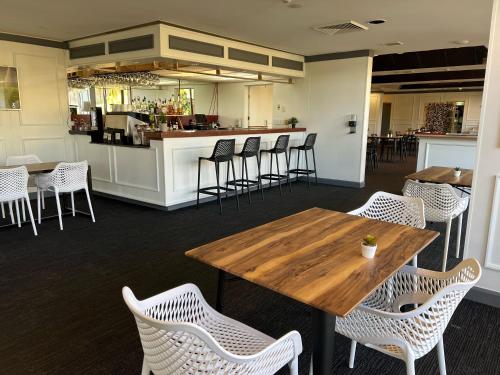 Bar/lounge, John Hunter Motel in Muswellbrook Bar/lounge, John Hunter Motel in Muswellbrook