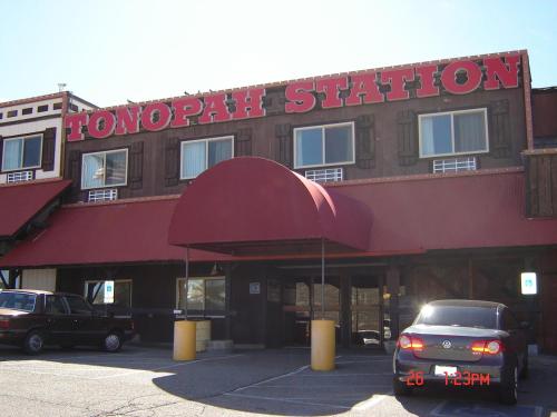 Entrance, Tonopah Station Hotel and Casino in Tonopah (NV) Entrance, Tonopah Station Hotel and Casino in Tonopah (NV)