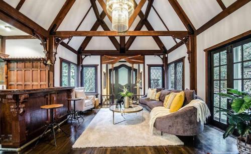 Fernhill Estate “ Gingerbread House” in 卡利斯塔 Fernhill Estate “ Gingerbread House” in 卡利斯塔