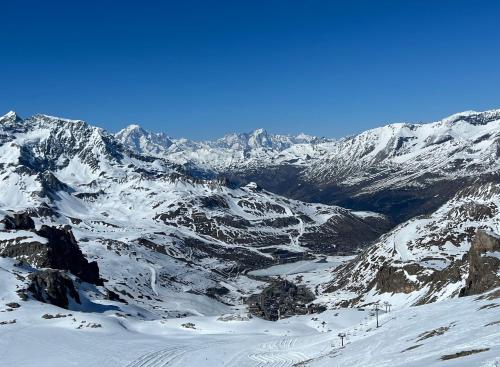 Sports and activities, MyHome - Genepis 9 - Studio renove Tignes Val Claret 4 pax sks aux pieds in Val Claret Sports and activities, MyHome - Genepis 9 - Studio renove Tignes Val Claret 4 pax sks aux pieds in Val Claret