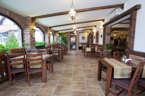 Pub/Lounge, Pensiunea Laci Csarda Ernei in Ernei Pub/Lounge, Pensiunea Laci Csarda Ernei in Ernei