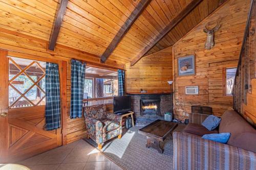 Forest Cabin 1 Hunters Blind in Kohls Ranch Forest Cabin 1 Hunters Blind in Kohls Ranch