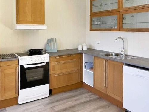 Зручності, Three-Bedroom Holiday home in Svelgen in Свелген Зручності, Three-Bedroom Holiday home in Svelgen in Свелген