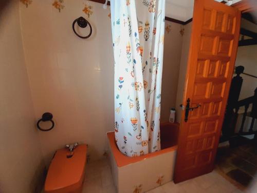 Bathroom, La Antigua Posada in Linares De Mora Bathroom, La Antigua Posada in Linares De Mora