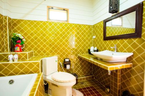 Bathroom, P.Paradise Hotel in Kamphaeng Phet Bathroom, P.Paradise Hotel in Kamphaeng Phet