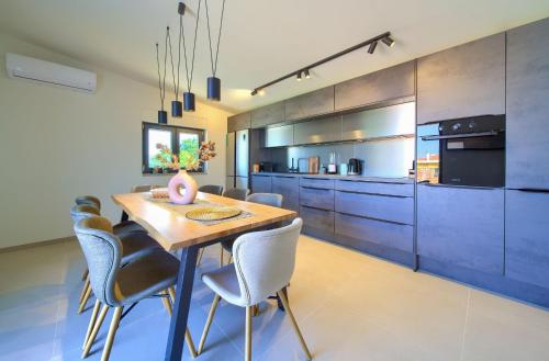 ห้องครัว, Apartments Sol in ยิวิเซ ห้องครัว, Apartments Sol in ยิวิเซ