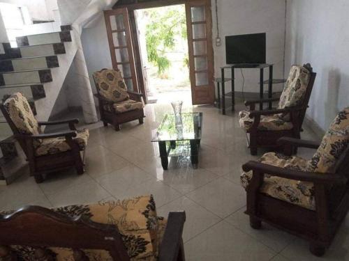 Пъб/Фоайе, TAMATAVE Chez Bien Aimée (TAMATAVE Chez Bien Aimee) in Таомасина Пъб/Фоайе, TAMATAVE Chez Bien Aimée (TAMATAVE Chez Bien Aimee) in Таомасина