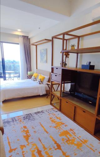 Studio with Privacy Balcony and NETFLIX at TimurBay Sea Front Residence in Balok Studio with Privacy Balcony and NETFLIX at TimurBay Sea Front Residence in Balok