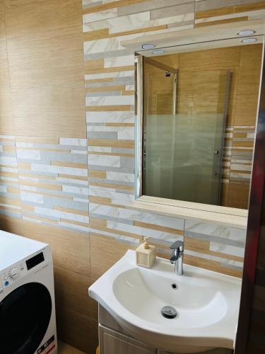 Bathroom, Appartement spacieux in Clichy-sous-Bois Bathroom, Appartement spacieux in Clichy-sous-Bois