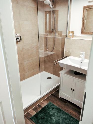 Zuhanyzó, Casa Schneider - Urlaub an der Mittelmosel in Enkirch Zuhanyzó, Casa Schneider - Urlaub an der Mittelmosel in Enkirch