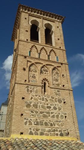 This photo about Apartamentos La Casa Del Grial shared on HyHotel.com