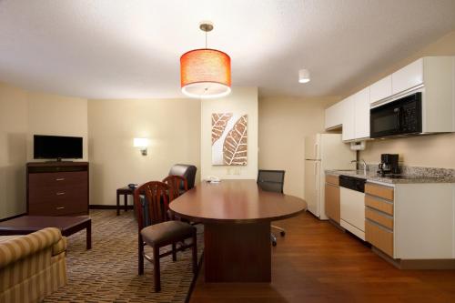 مطبخ, MainStay Suites Detroit Auburn Hills in اوبرن هيلز مطبخ, MainStay Suites Detroit Auburn Hills in اوبرن هيلز