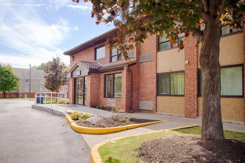 入口, Motel 6 East Syracuse, NY - Airport in 東錫拉丘茲 入口, Motel 6 East Syracuse, NY - Airport in 東錫拉丘茲