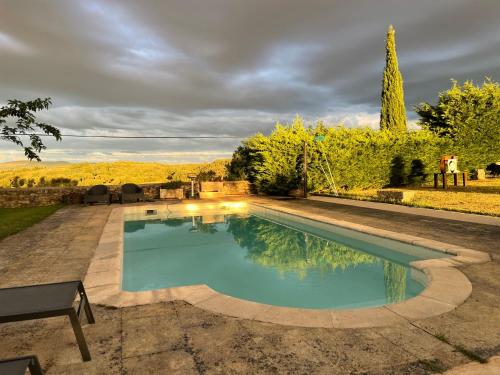 casa rural de un artista en plena naturaleza piscina y parque de esculturas en villarcayo in 比利亞爾卡約 casa rural de un artista en plena naturaleza piscina y parque de esculturas en villarcayo in 比利亞爾卡約