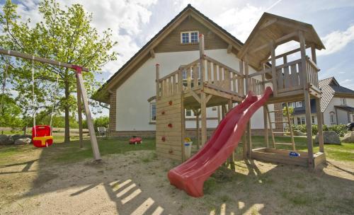Playground, "GUTSHOFHAUSER" Ferienhauser Pendorf in Ostseebad Sellin Playground, "GUTSHOFHAUSER" Ferienhauser Pendorf in Ostseebad Sellin