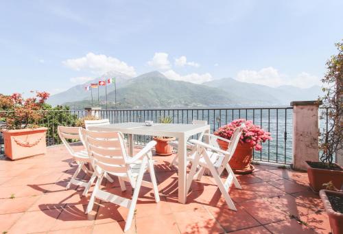 Balcony/terrace, Appartamento La Perla del Lago in Dongo Balcony/terrace, Appartamento La Perla del Lago in Dongo