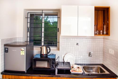 Kitchen, Beach Heaven Deluxe Rooms & Serviced Apartments in Suratakal Kitchen, Beach Heaven Deluxe Rooms & Serviced Apartments in Suratakal