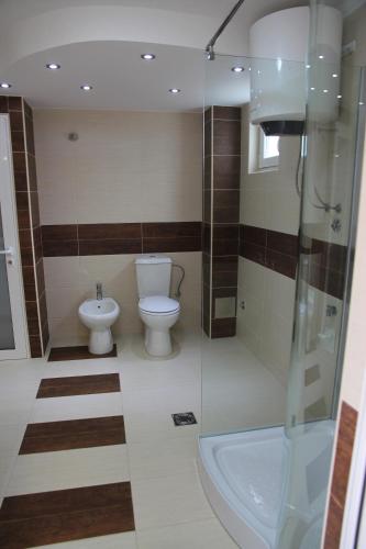 One-Bedroom Apartment image 3