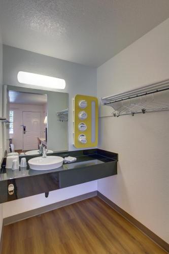 在meiguo.com看到的Motel 6 Los Angeles - Bellflower的介绍图片