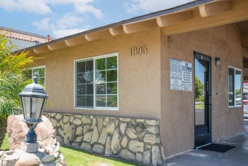 Solaire Inn & Suites in Santa Maria Solaire Inn & Suites in Santa Maria