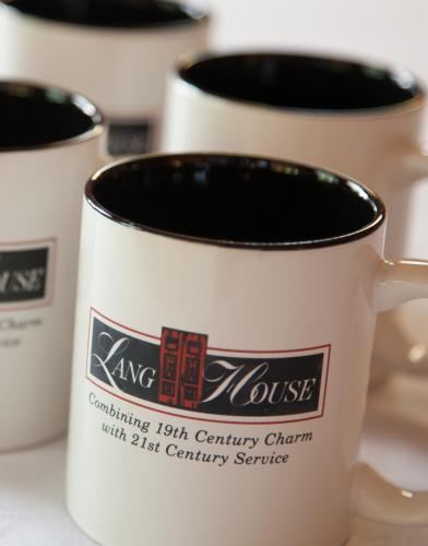 在meiguo.com看到的Lang House on Main Street Bed & Breakfast的介绍图片