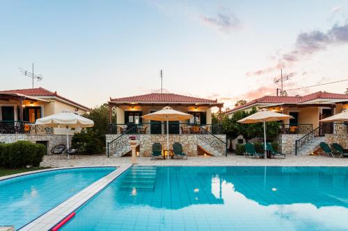 Dukes Poolside Houses in พาราลิโอ แอสทรอส Dukes Poolside Houses in พาราลิโอ แอสทรอส