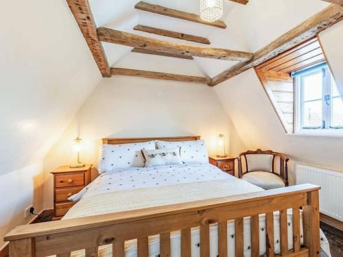 Stunning 5-bed Period Cottage with Fireplace in Minster Stunning 5-bed Period Cottage with Fireplace in Minster