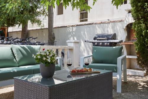 حديقة, Hotel Le Rodin in مركز مدينة آرل حديقة, Hotel Le Rodin in مركز مدينة آرل