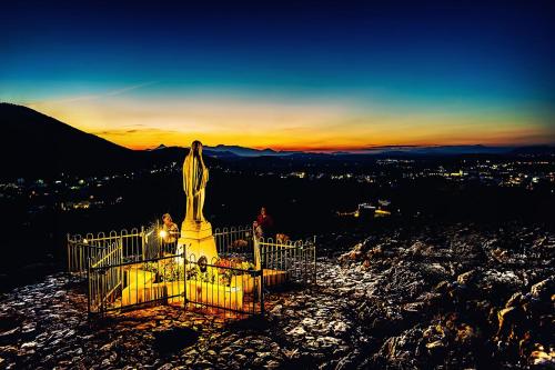 Mica Medjugorje in 默主歌耶 Mica Medjugorje in 默主歌耶