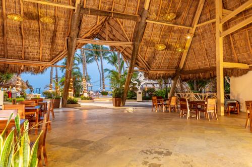 Vestíbulo, Las Palmas by the Sea All Inclusive in Puerto Vallarta Waterfront Vestíbulo, Las Palmas by the Sea All Inclusive in Puerto Vallarta Waterfront
