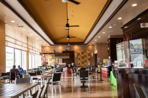 เรดิสัน โคลอน 2000 โฮเต็ล แอนด์ กาสิโน (Radisson Colon 2,000 Hotel & Casino) in โคลอน เรดิสัน โคลอน 2000 โฮเต็ล แอนด์ กาสิโน (Radisson Colon 2,000 Hotel & Casino) in โคลอน