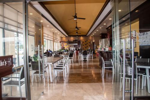 Étterem, Radisson Colon 2,000 Hotel & Casino in Colón Étterem, Radisson Colon 2,000 Hotel & Casino in Colón