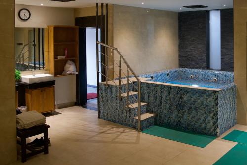ทัศนียภาพภายนอกโรงแรม, รามาดา บาย วินด์แฮม ชลันธร ซิตี้เซ็นเตอร์ (Ramada by Wyndham Jalandhar City Centre) in ชลันธระ ทัศนียภาพภายนอกโรงแรม, รามาดา บาย วินด์แฮม ชลันธร ซิตี้เซ็นเตอร์ (Ramada by Wyndham Jalandhar City Centre) in ชลันธระ