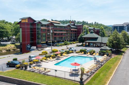 Swimming pool, Creekstone Inn in Pigeon Forge (TN) Swimming pool, Creekstone Inn in Pigeon Forge (TN)